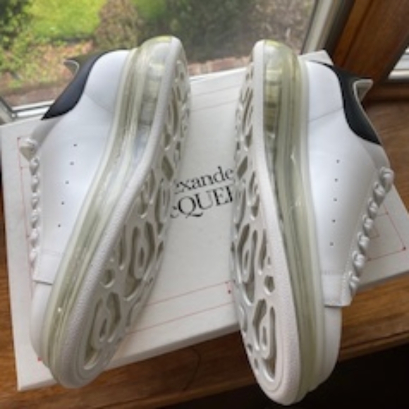 Alexander McQueen 41.5 (8.5 US), white & dlack - Picture 4 of 7